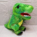 Urso De Pelucia Diversos 16cm A 22cm 1410-1 Tuka Toy – Dinossauro Colorido (1)