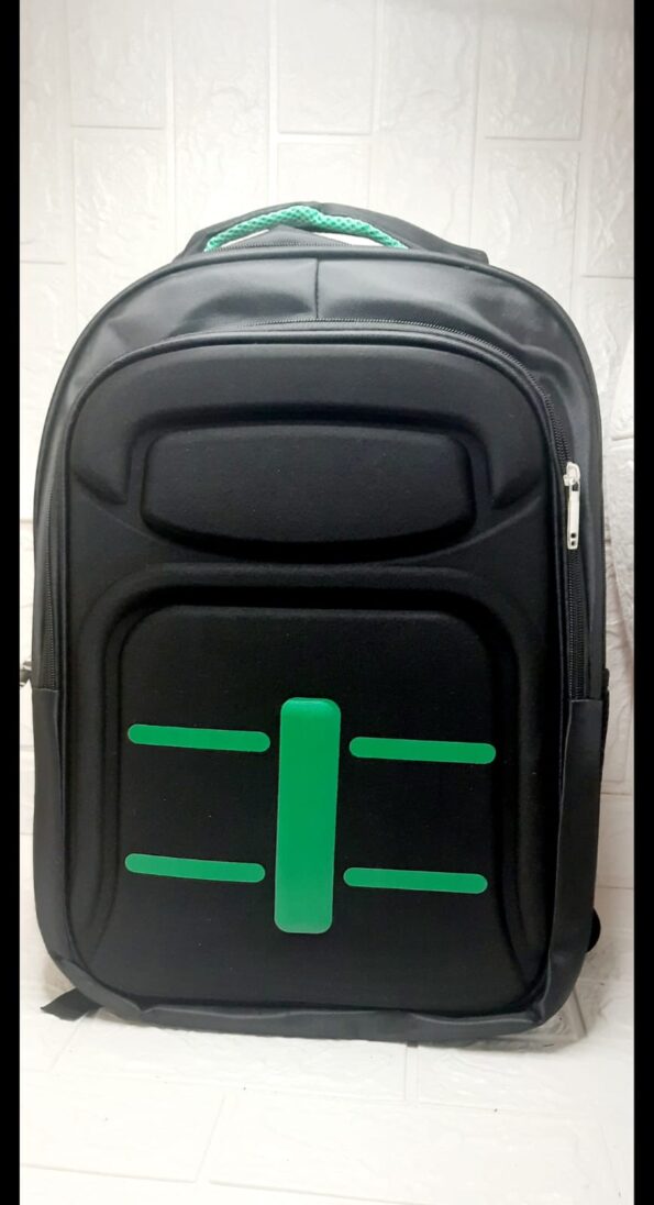 mochila notebook impermeavel18id-3827m saida usb e fone key-preto com verde